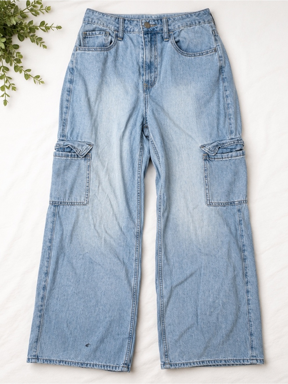 Hollister Light Wash High-Rise Vintage Baggy Cargo Jeans Size 3S / 26